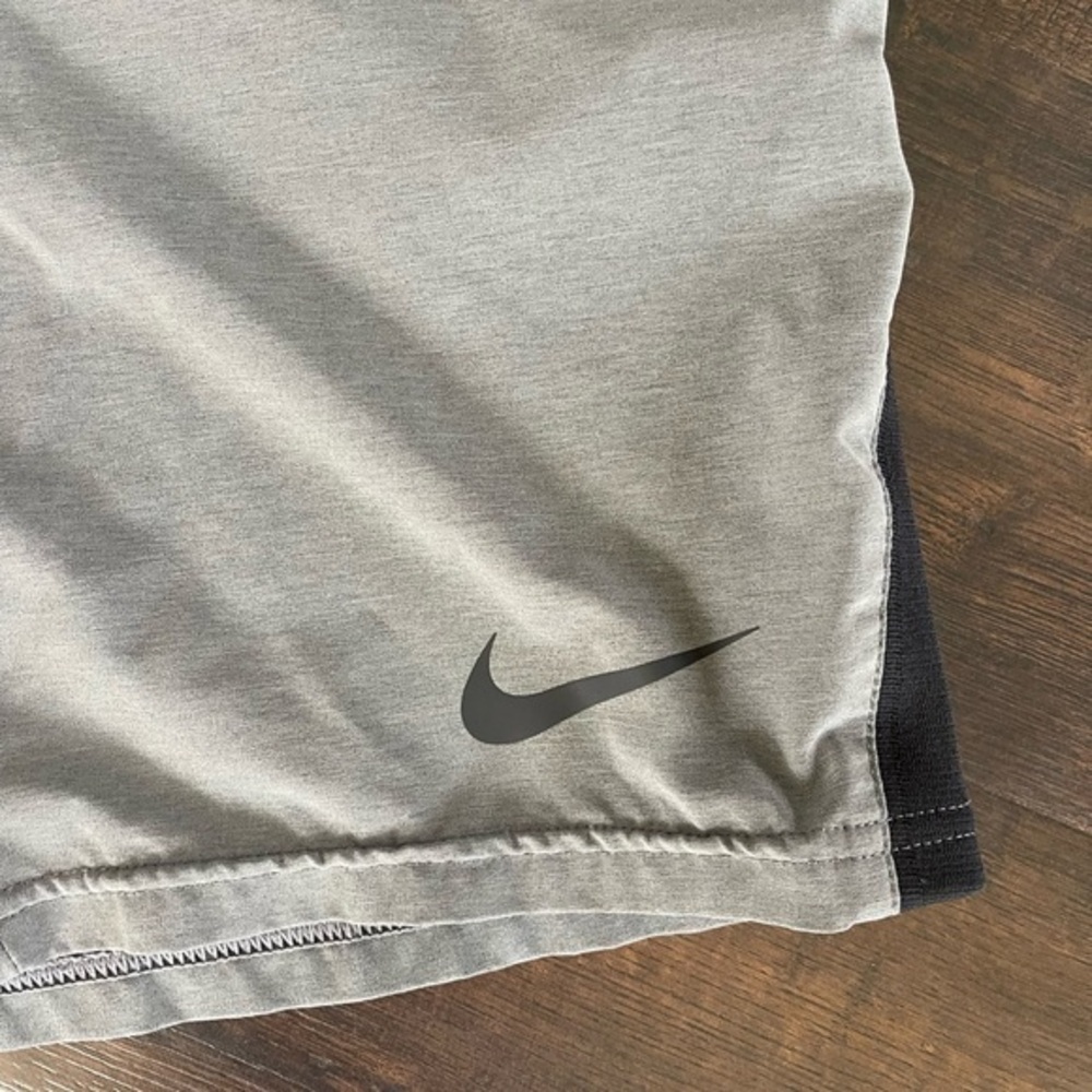 NIKE DriFit Shorts Dark Grey Heather Black Pockets Swoosh Performance Small - Picture 4 of 5
